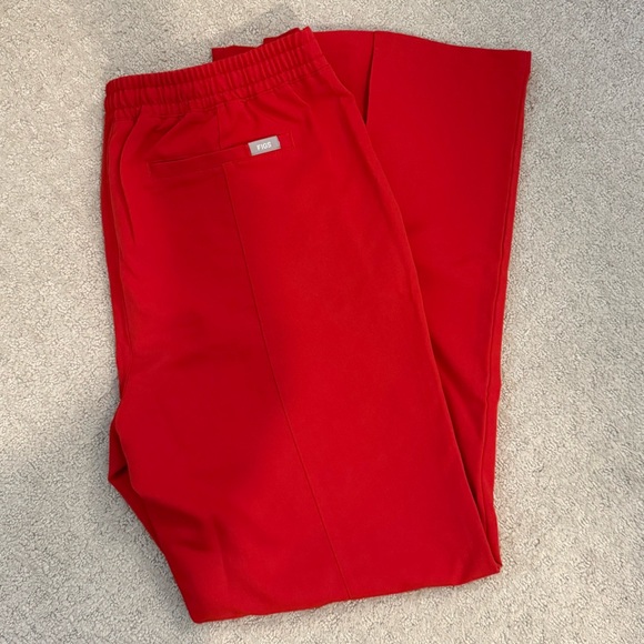 Figs Women's Lemarie Slim Flare Scrub Pants - Picture 4 of 10